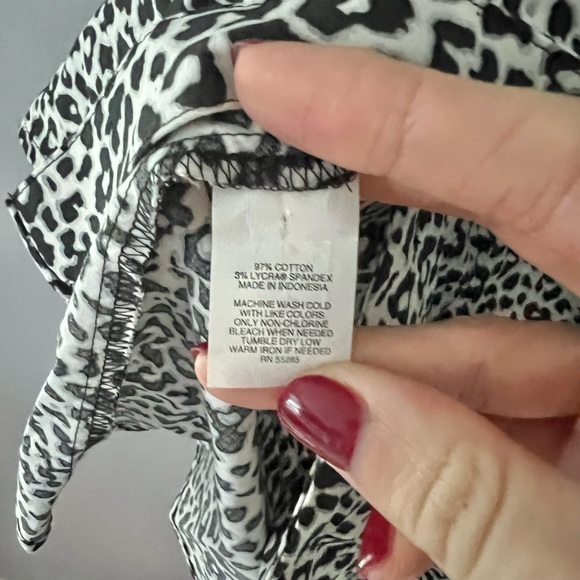Express Cheetah Leopard Black and White Print Wrap Tank Top Blouse Large - Picture 8 of 8